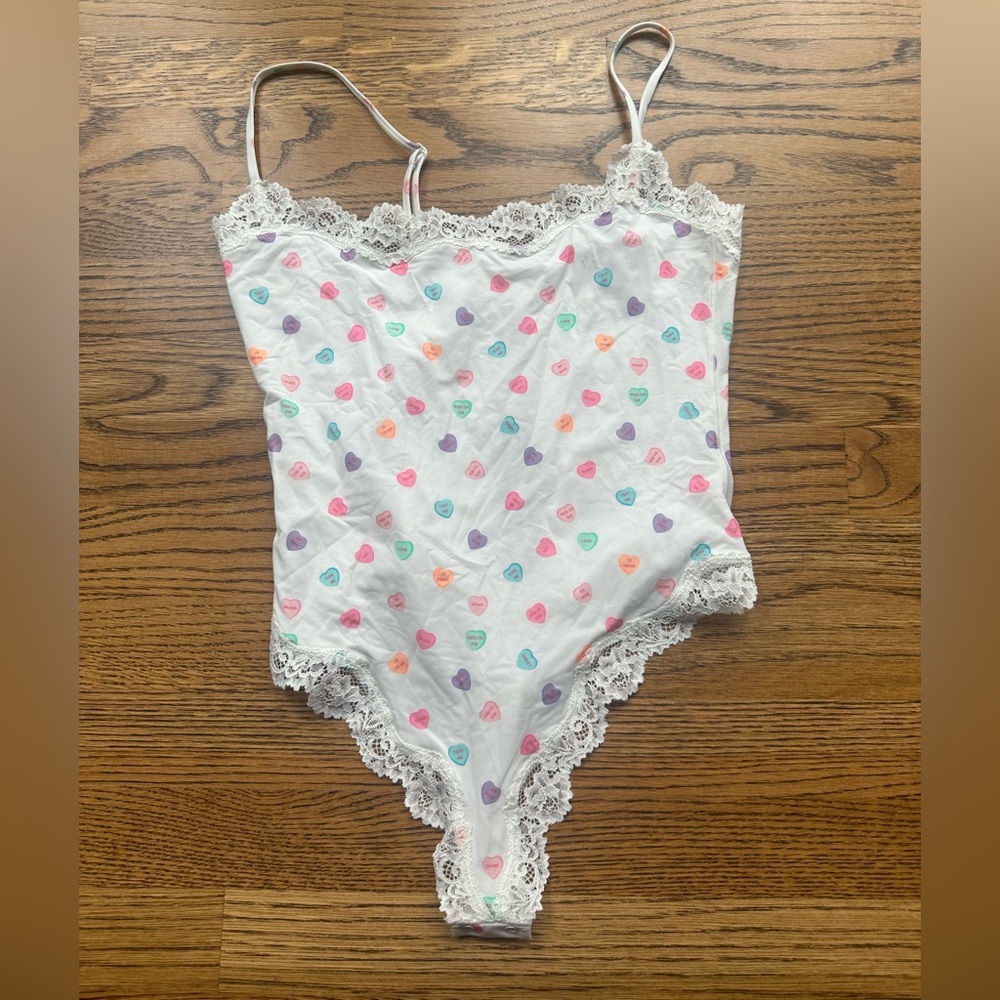 NWT SKIMS candy heart fits everybody lace cami bodysuit